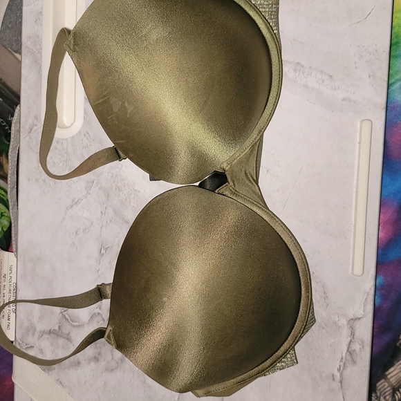 Victoria secret Bombshell add 2 cup others included will say 2 for $80 - Picture 1 of 3